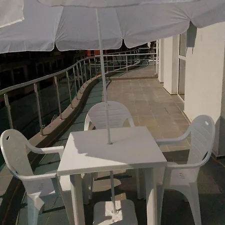 59 Kraybrezhna Apartamento