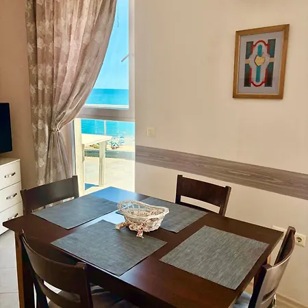 59 Kraybrezhna Apartman *