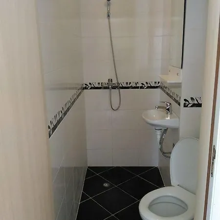 59 Kraybrezhna Apartman *
